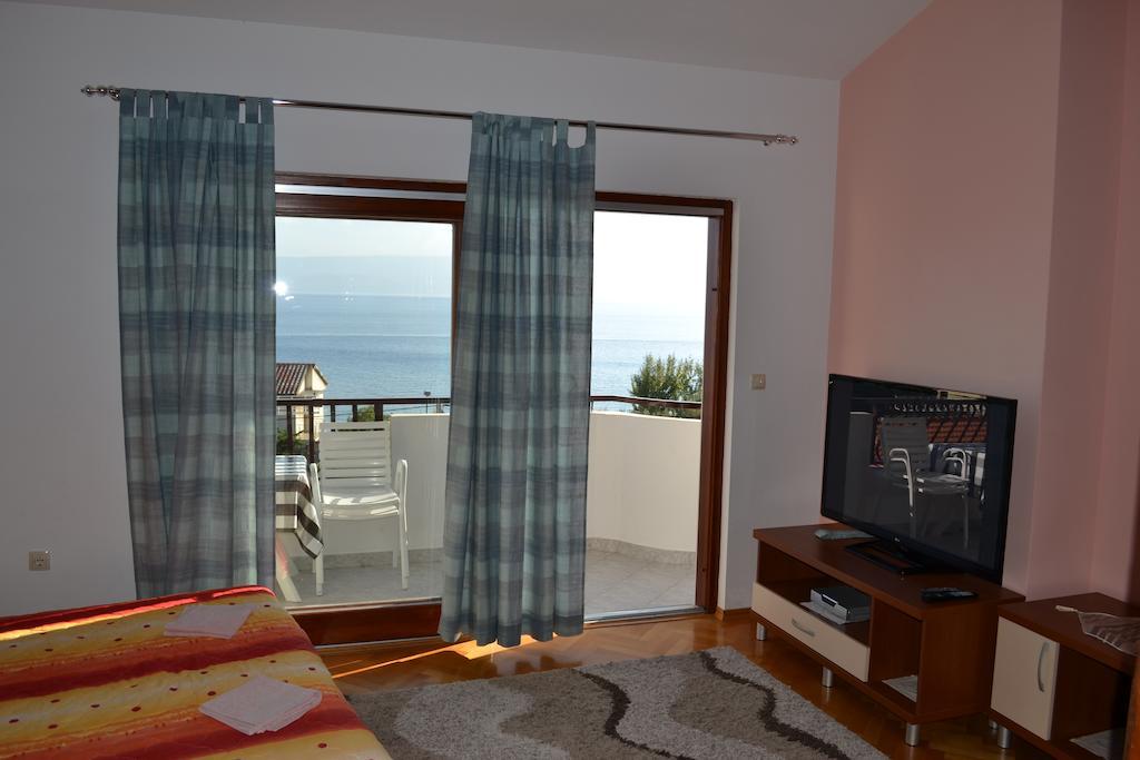 Apartments Karlo Omiš Δωμάτιο φωτογραφία