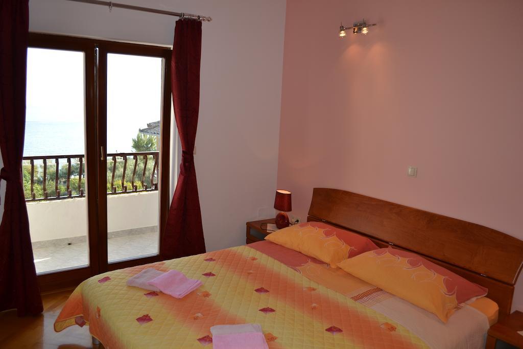 Apartments Karlo Omiš Δωμάτιο φωτογραφία