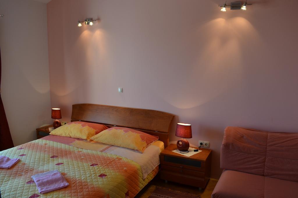 Apartments Karlo Omiš Δωμάτιο φωτογραφία