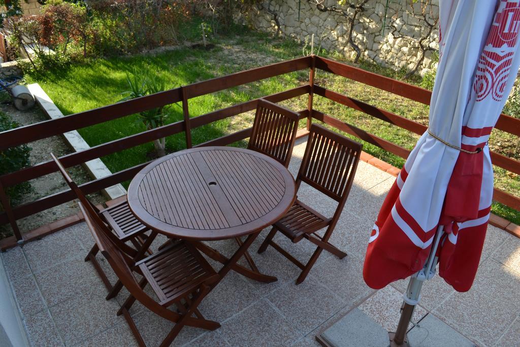 Apartments Karlo Omiš Δωμάτιο φωτογραφία