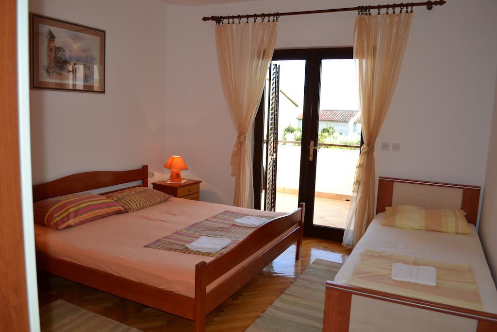 Apartments Karlo Omiš Δωμάτιο φωτογραφία