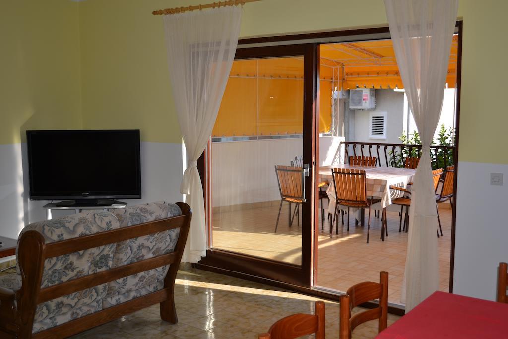 Apartments Karlo Omiš Εξωτερικό φωτογραφία