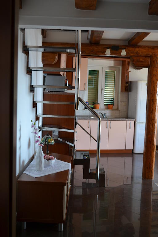 Apartments Karlo Omiš Εξωτερικό φωτογραφία